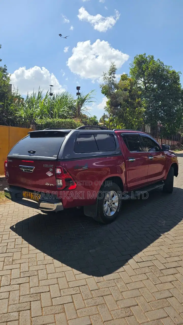 Toyota Hilux 2015 Red