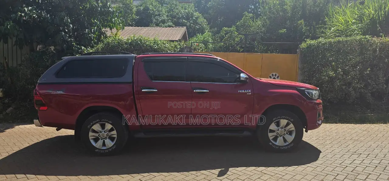 Toyota Hilux 2015 Red