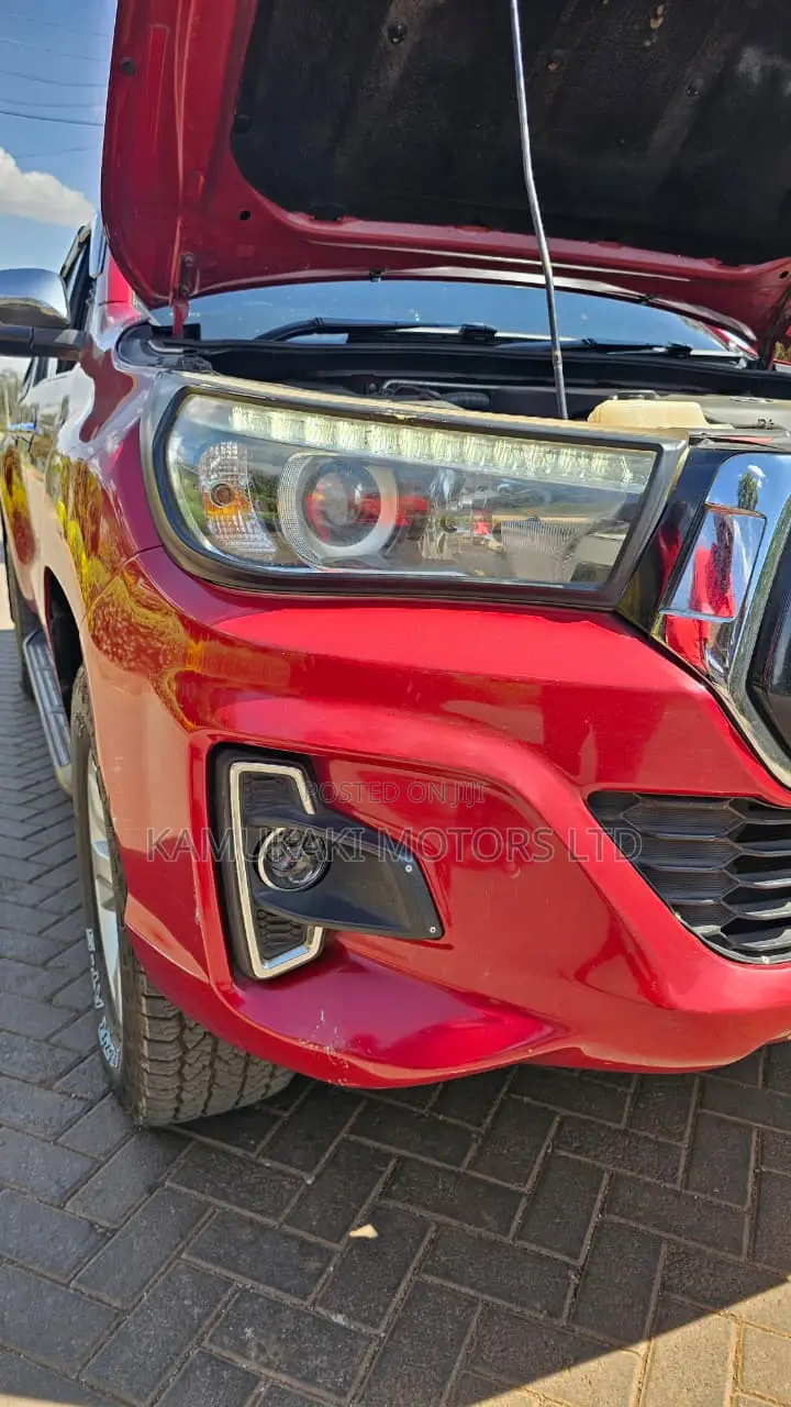 Toyota Hilux 2015 Red