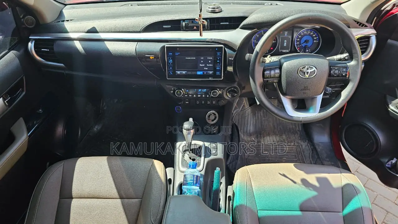 Toyota Hilux 2015 Red