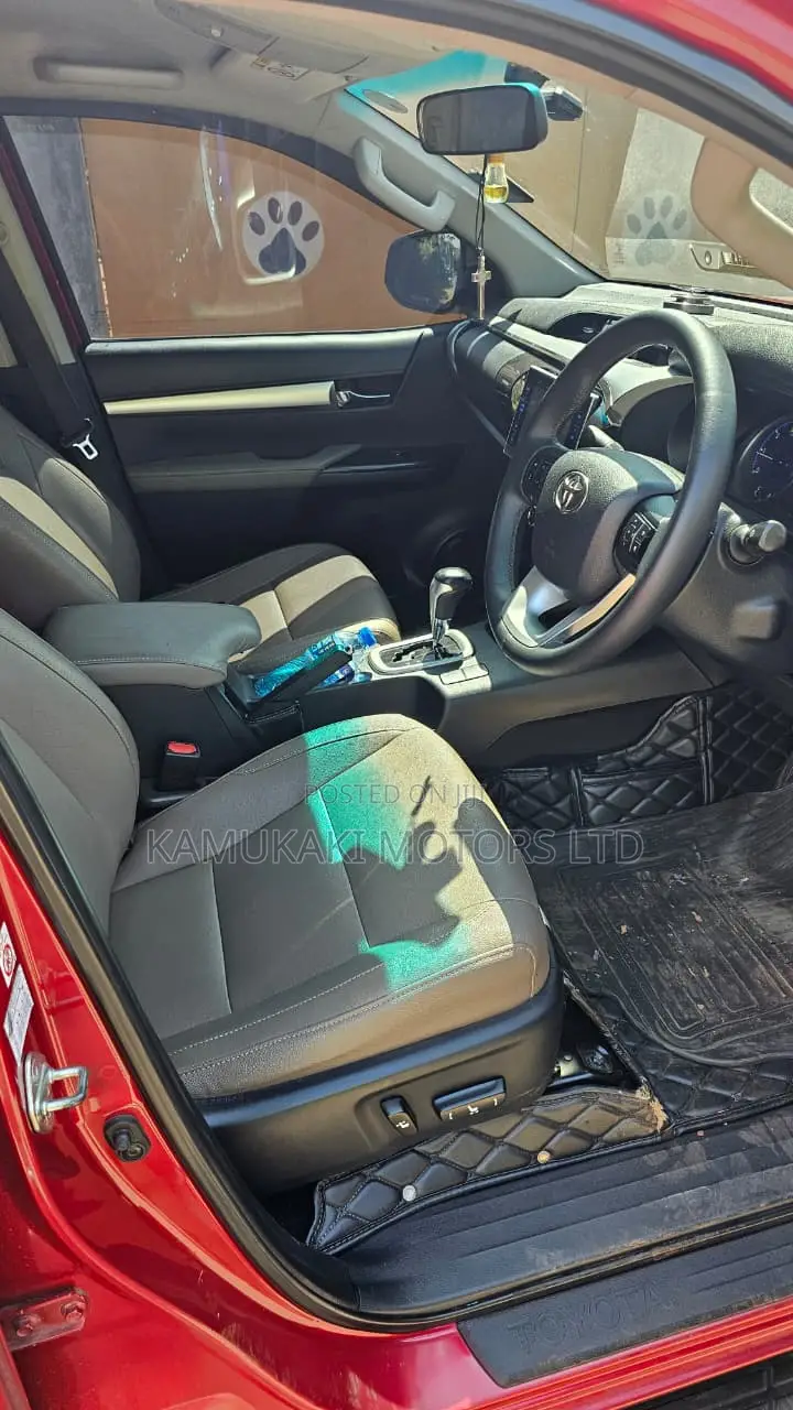 Toyota Hilux 2015 Red