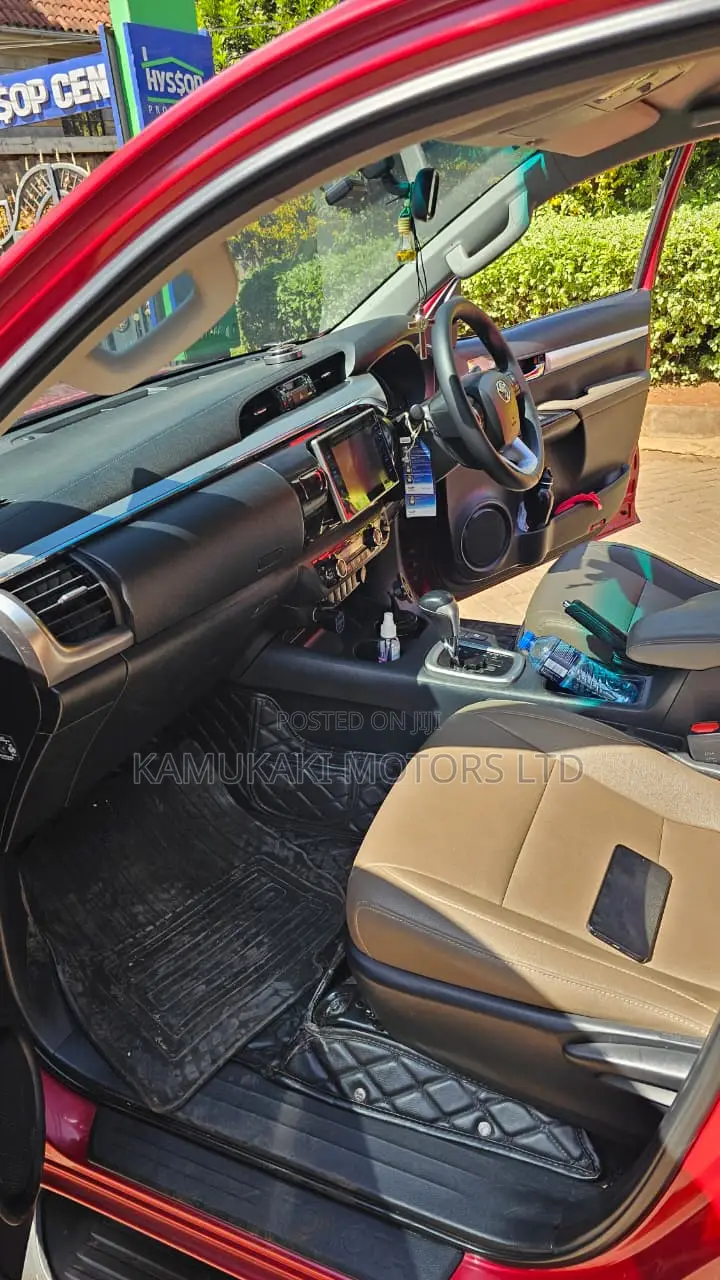 Toyota Hilux 2015 Red