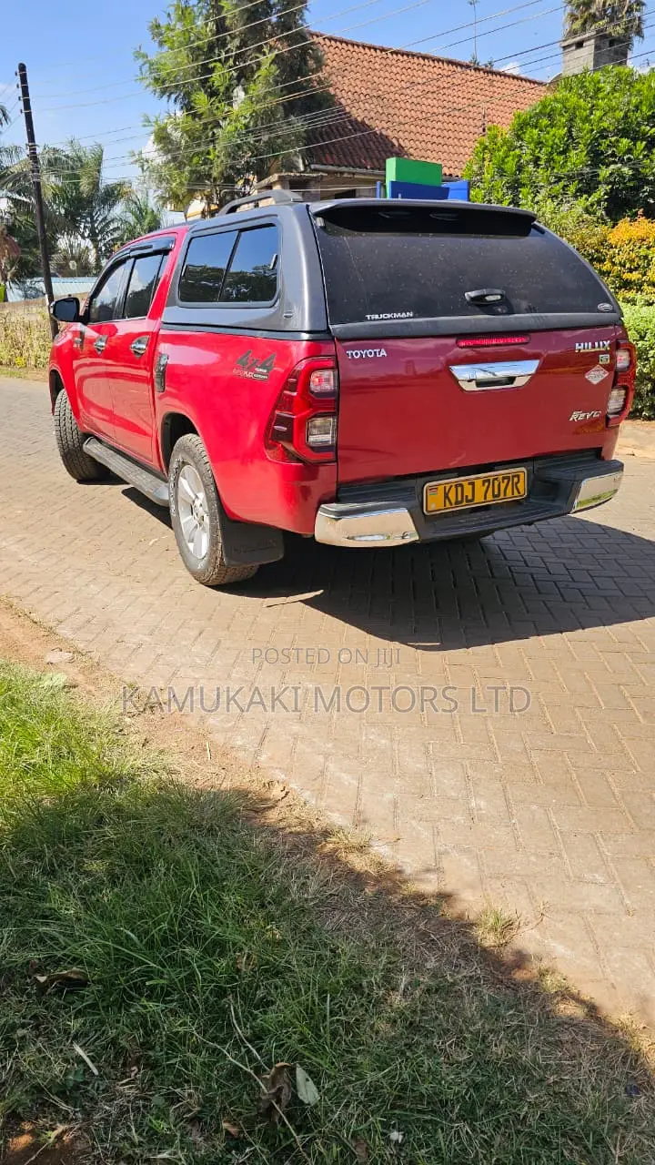 Toyota Hilux 2015 Red
