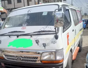 Toyota HiAce 2000 White