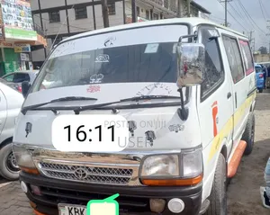 Toyota HiAce 2000 White
