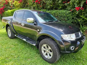 Mitsubishi L200 Double Cab 2.5 180hp 4WD 2011 Black