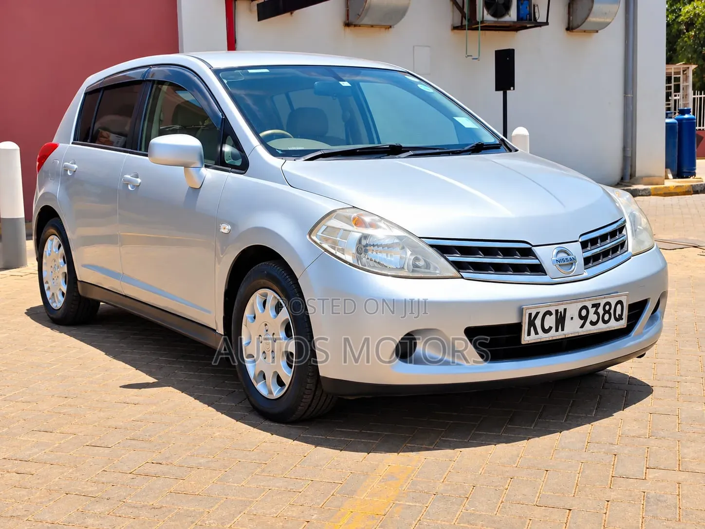 Nissan Tiida 1.6 Hatchback 2012 Silver