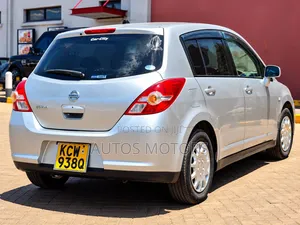 Nissan Tiida 1.6 Hatchback 2012 Silver