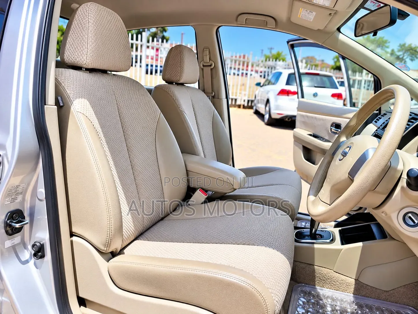 Nissan Tiida 1.6 Hatchback 2012 Silver
