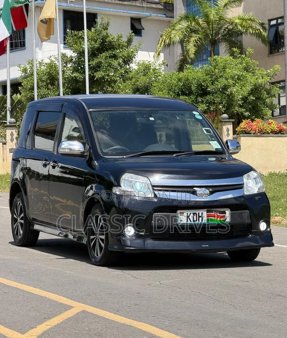 Toyota Sienta 2015 Black