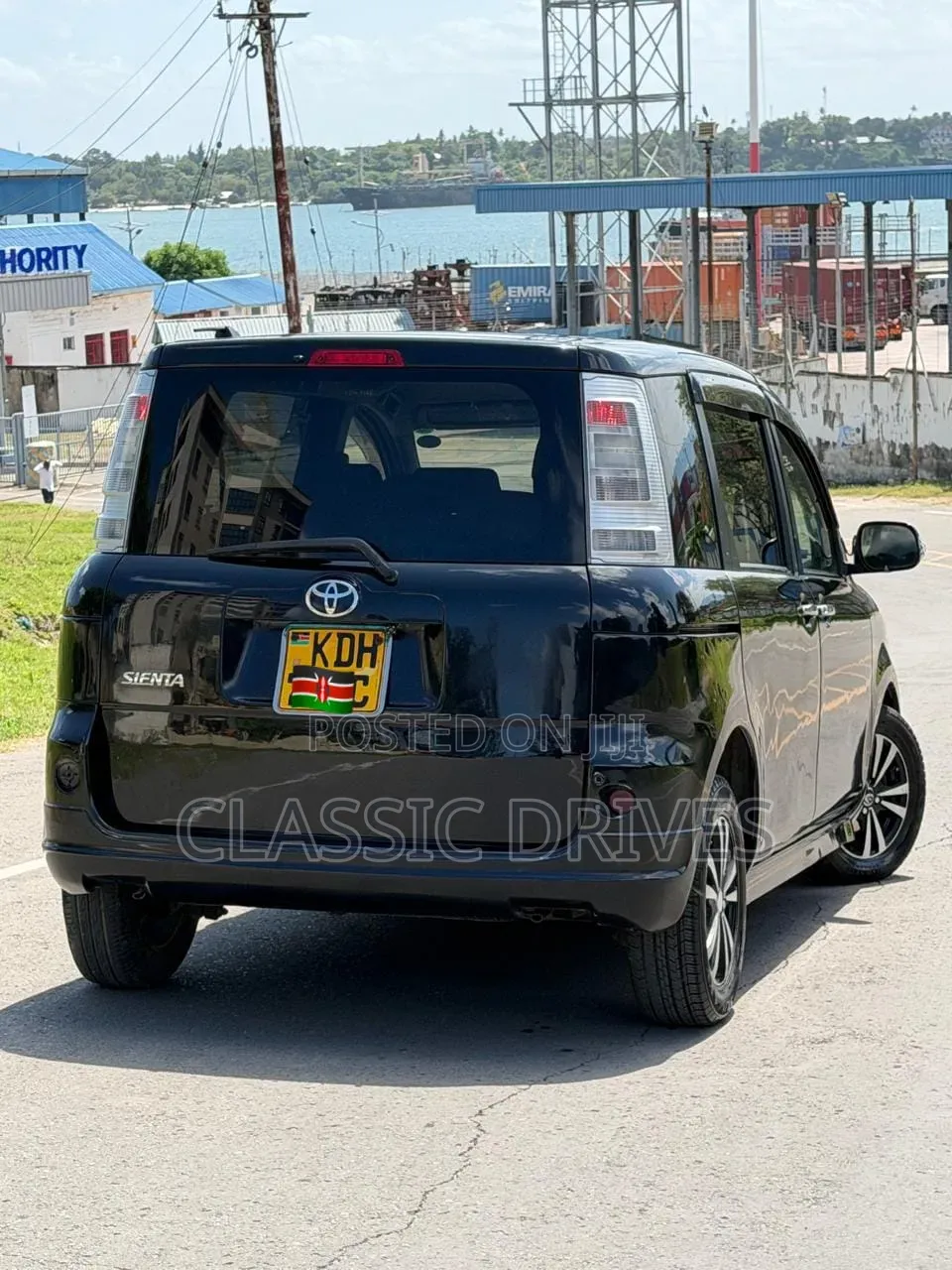 Toyota Sienta 2015 Black