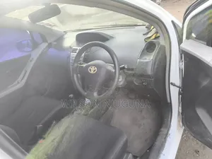 Toyota Vitz 2005 White