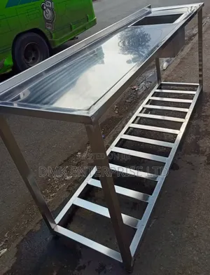 Single Sink With an Extended Stainless Steel Working Table