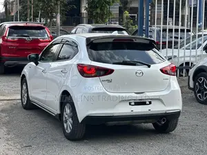 Mazda 2 2021 Pearl