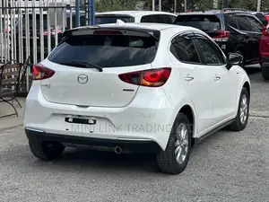 Mazda 2 2021 Pearl