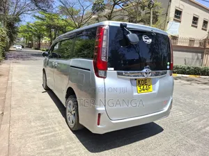 Toyota Noah 2015 Gray