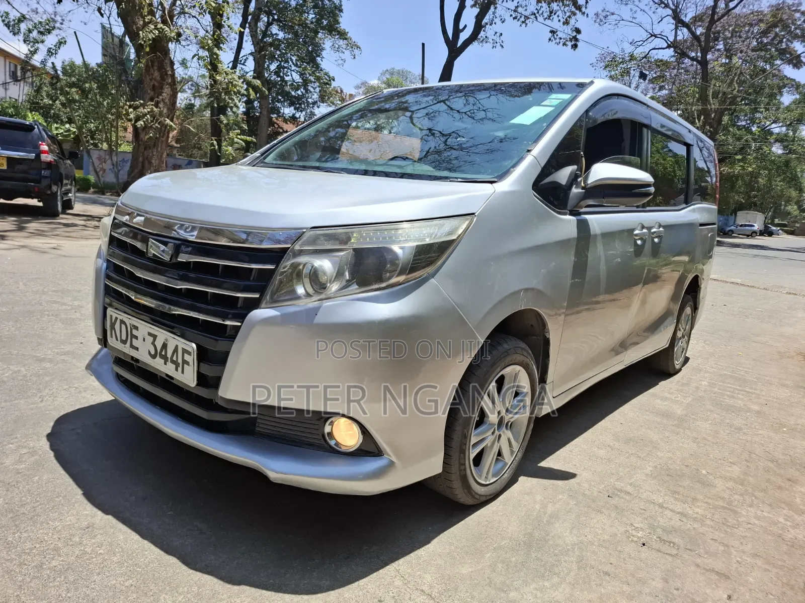 Toyota Noah 2015 Gray
