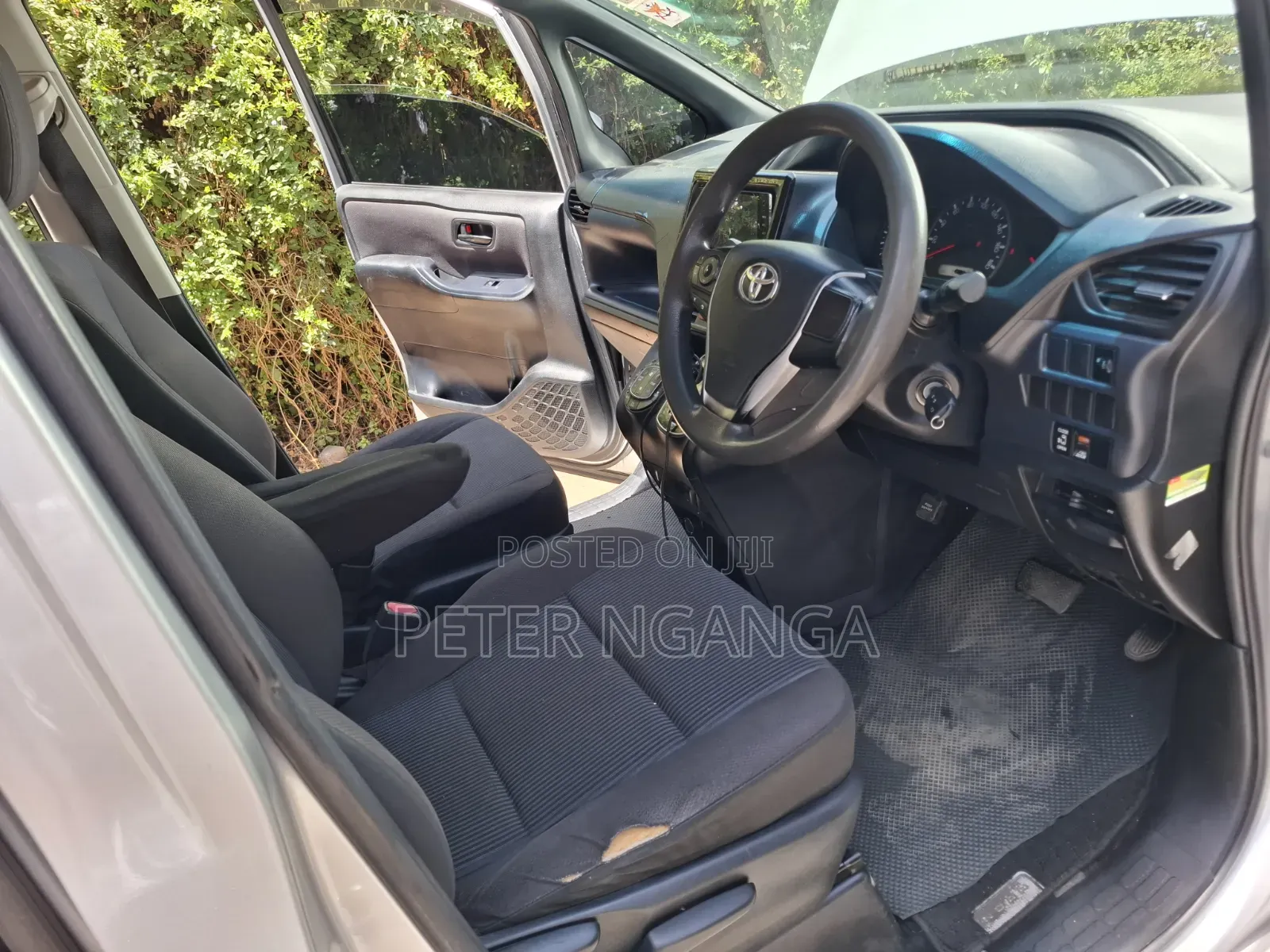 Toyota Noah 2015 Gray
