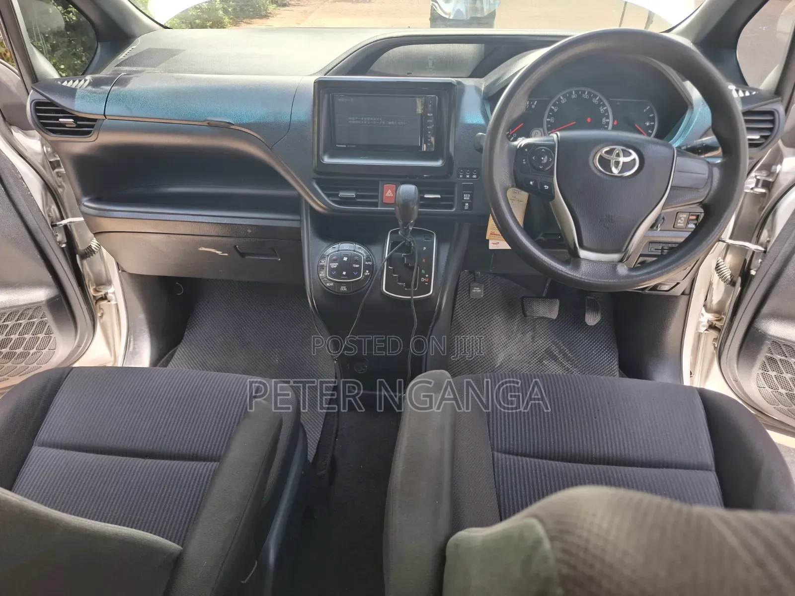 Toyota Noah 2015 Gray