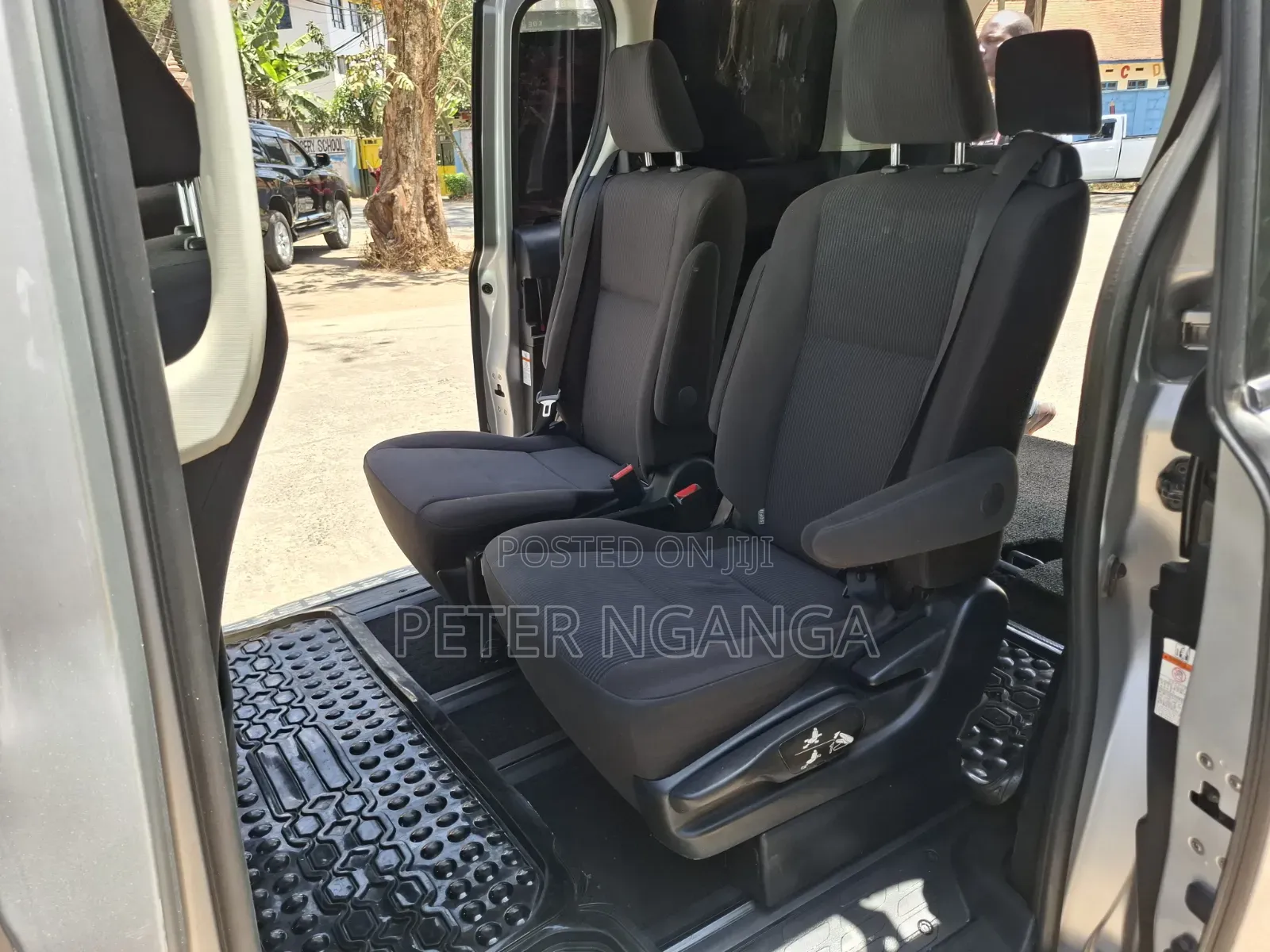 Toyota Noah 2015 Gray