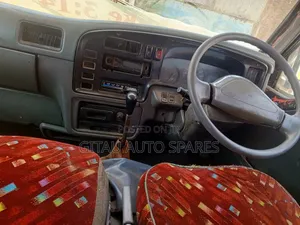Nissan Caravan (Urvan) 2002 White