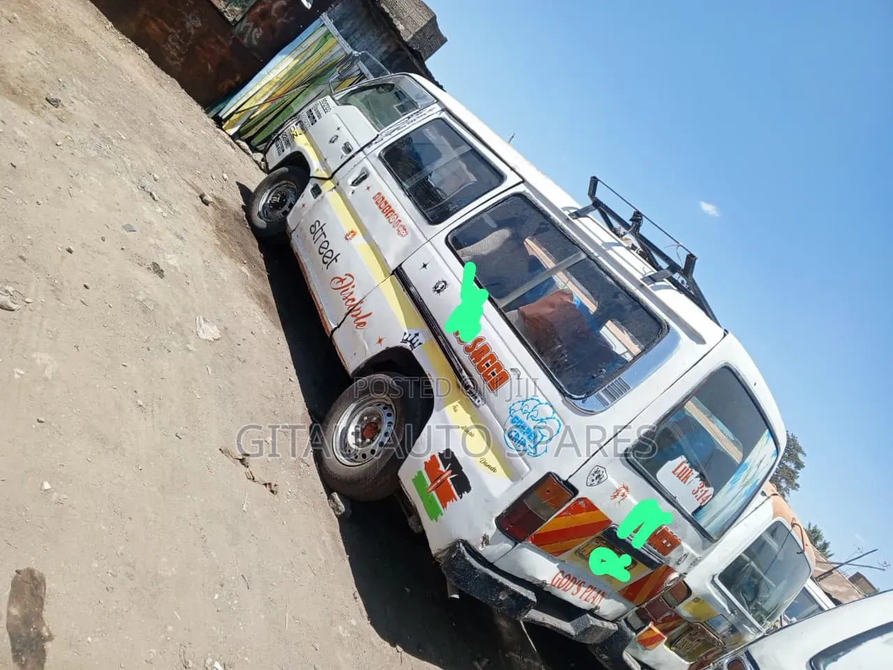 Nissan Caravan (Urvan) 2002 White