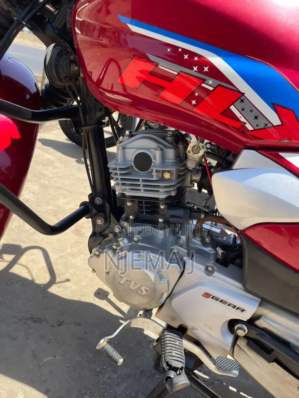 TVS HLX 125 2026 Red