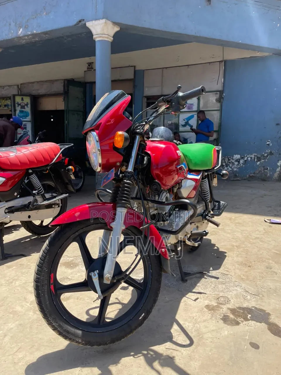 TVS HLX 125 2026 Red