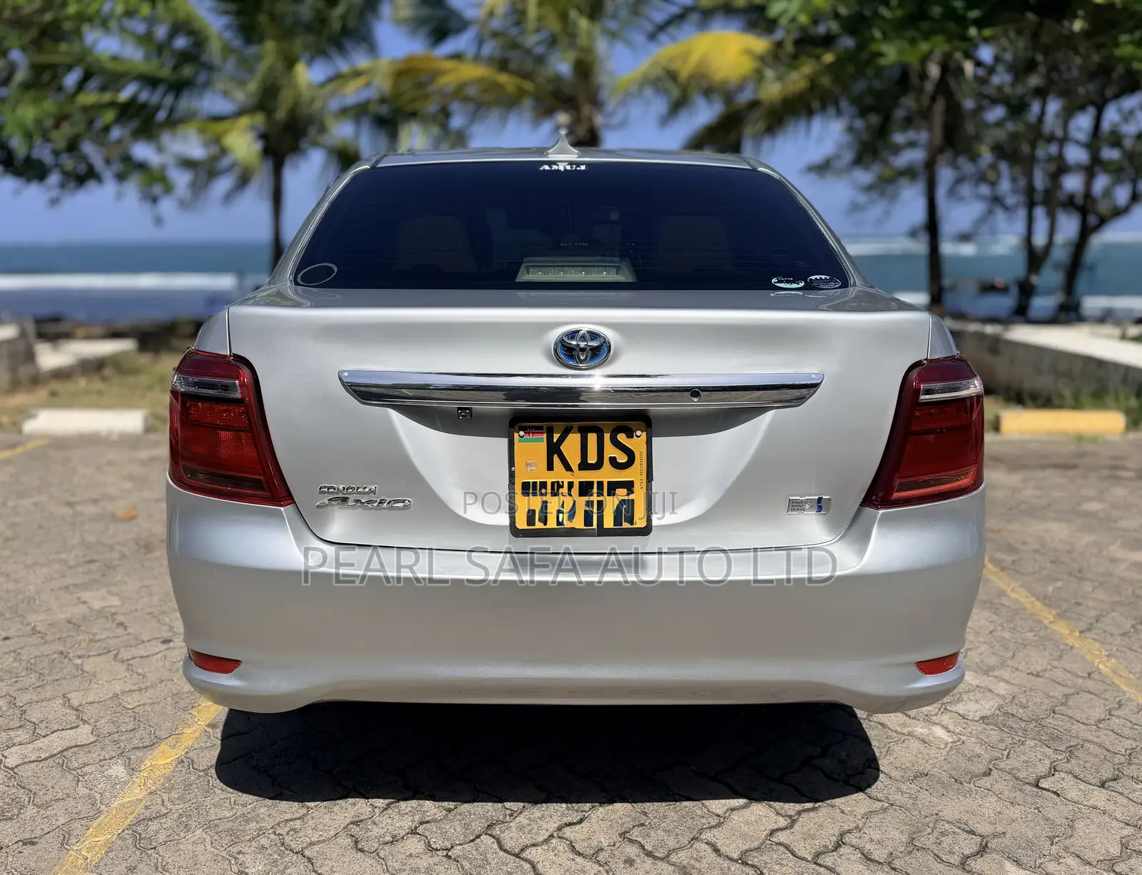 Toyota Axio 1.5 Hybrid 2WD 2017 Silver