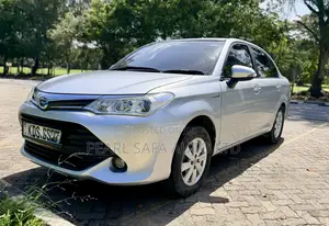 Toyota Axio 1.5 Hybrid 2WD 2017 Silver