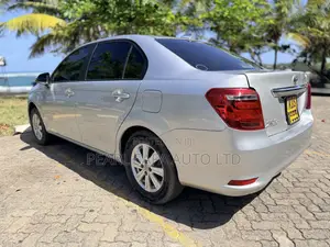 Toyota Axio 1.5 Hybrid 2WD 2017 Silver