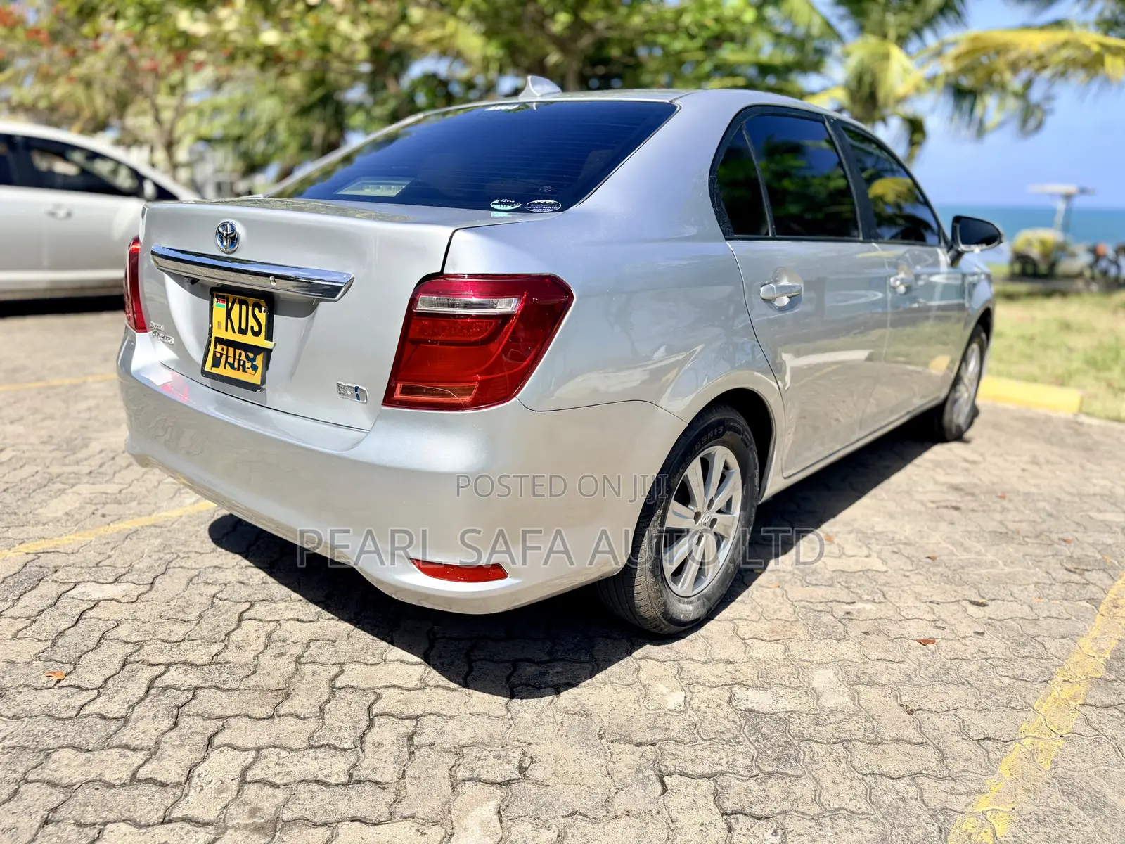 Toyota Axio 1.5 Hybrid 2WD 2017 Silver