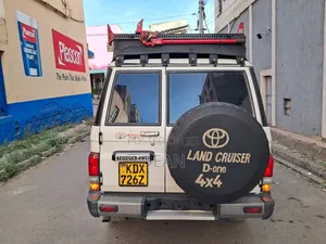Toyota Land Cruiser 2012 White