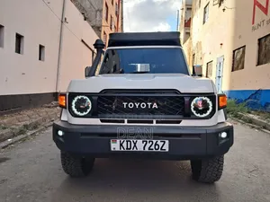 Toyota Land Cruiser 2012 White