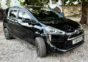 Toyota Sienta 2016 Black