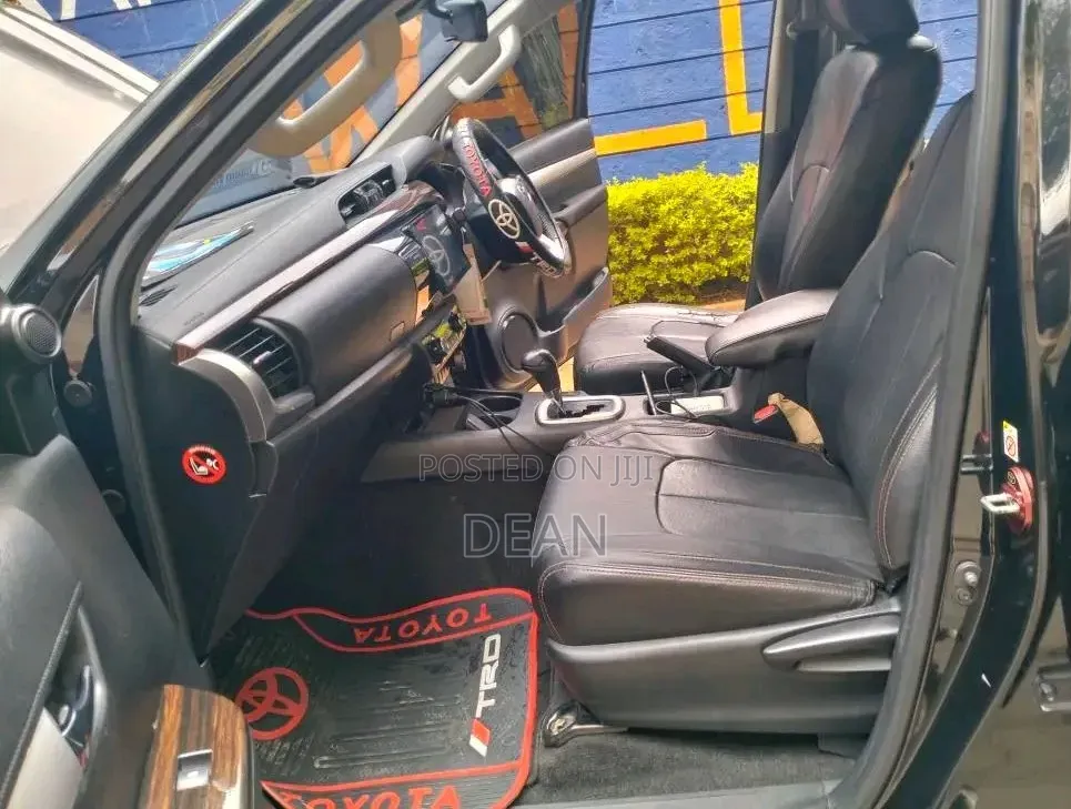 Toyota Hilux 2019 Black