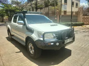 Toyota Hilux 2013 White