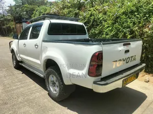 Toyota Hilux 2013 White