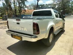 Toyota Hilux 2013 White