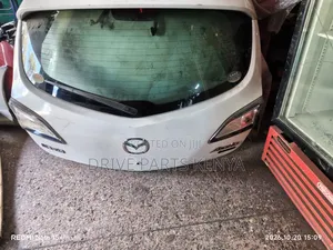 Mazda Axella 2012 Boot