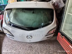 Mazda Axella 2012 Boot