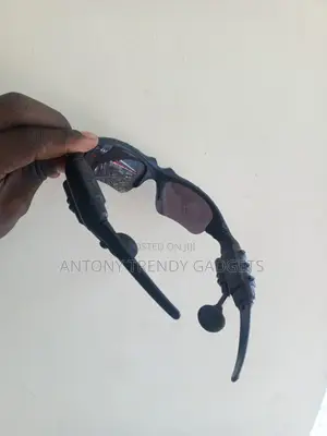 Smart Bluetooth Glasses for Music and Hands-Free Phone Calls