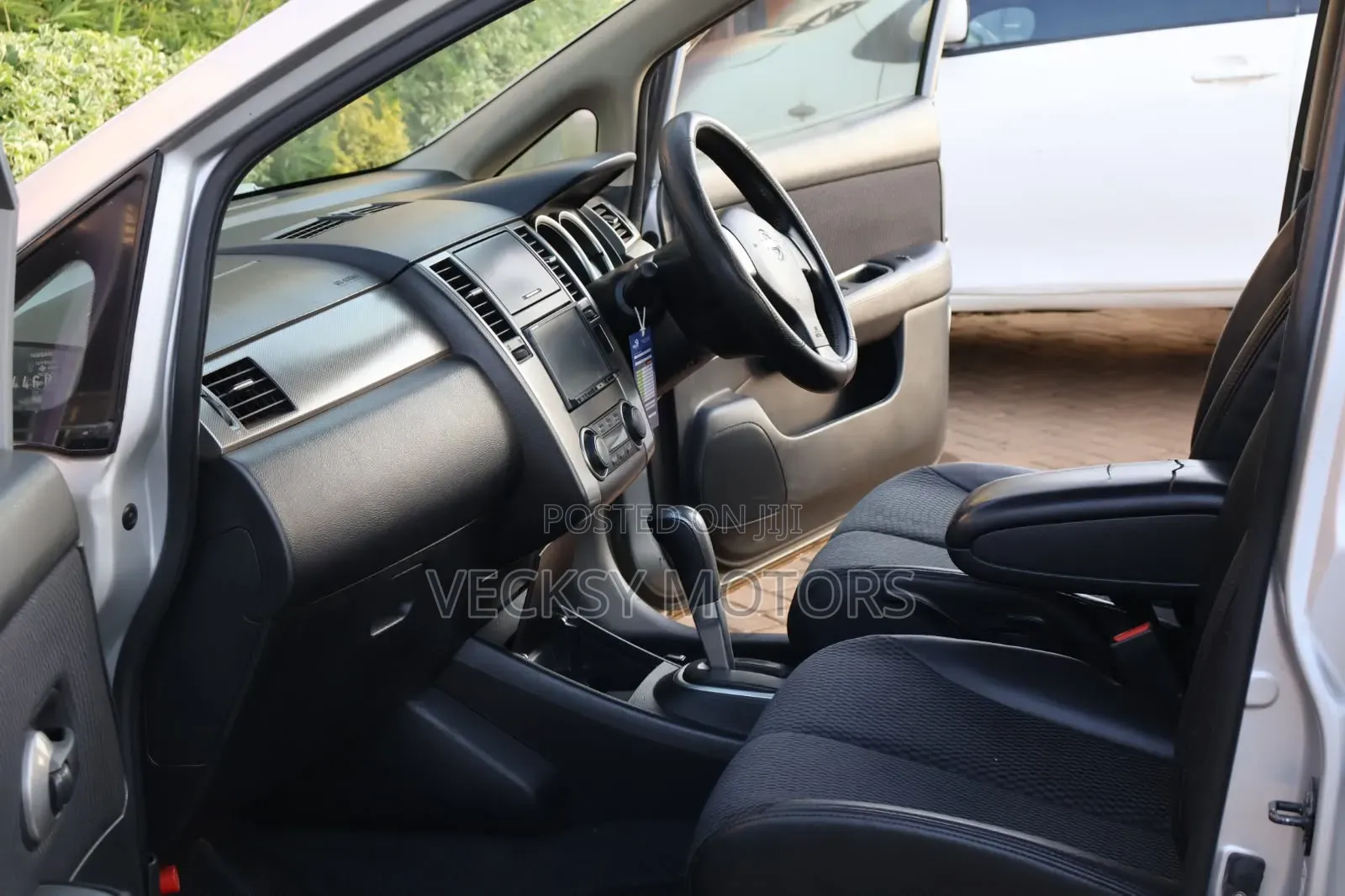 Nissan Tiida 2008 Silver