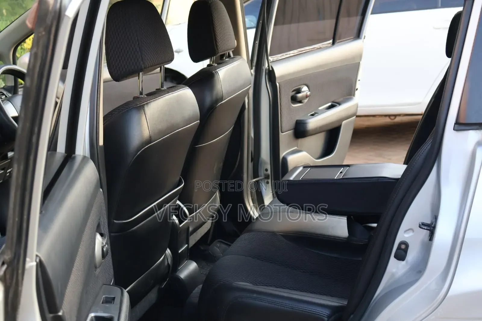 Nissan Tiida 2008 Silver
