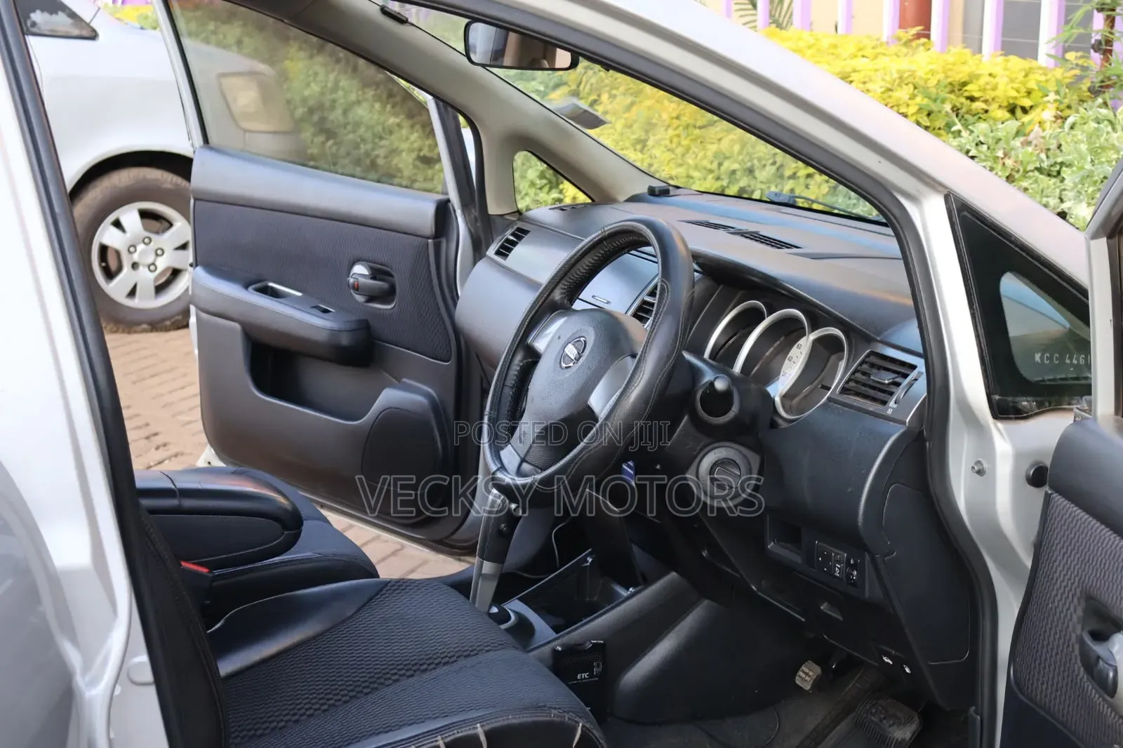 Nissan Tiida 2008 Silver