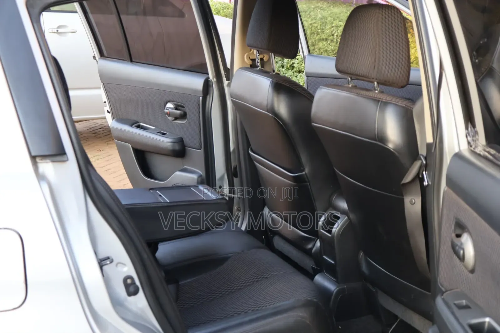 Nissan Tiida 2008 Silver