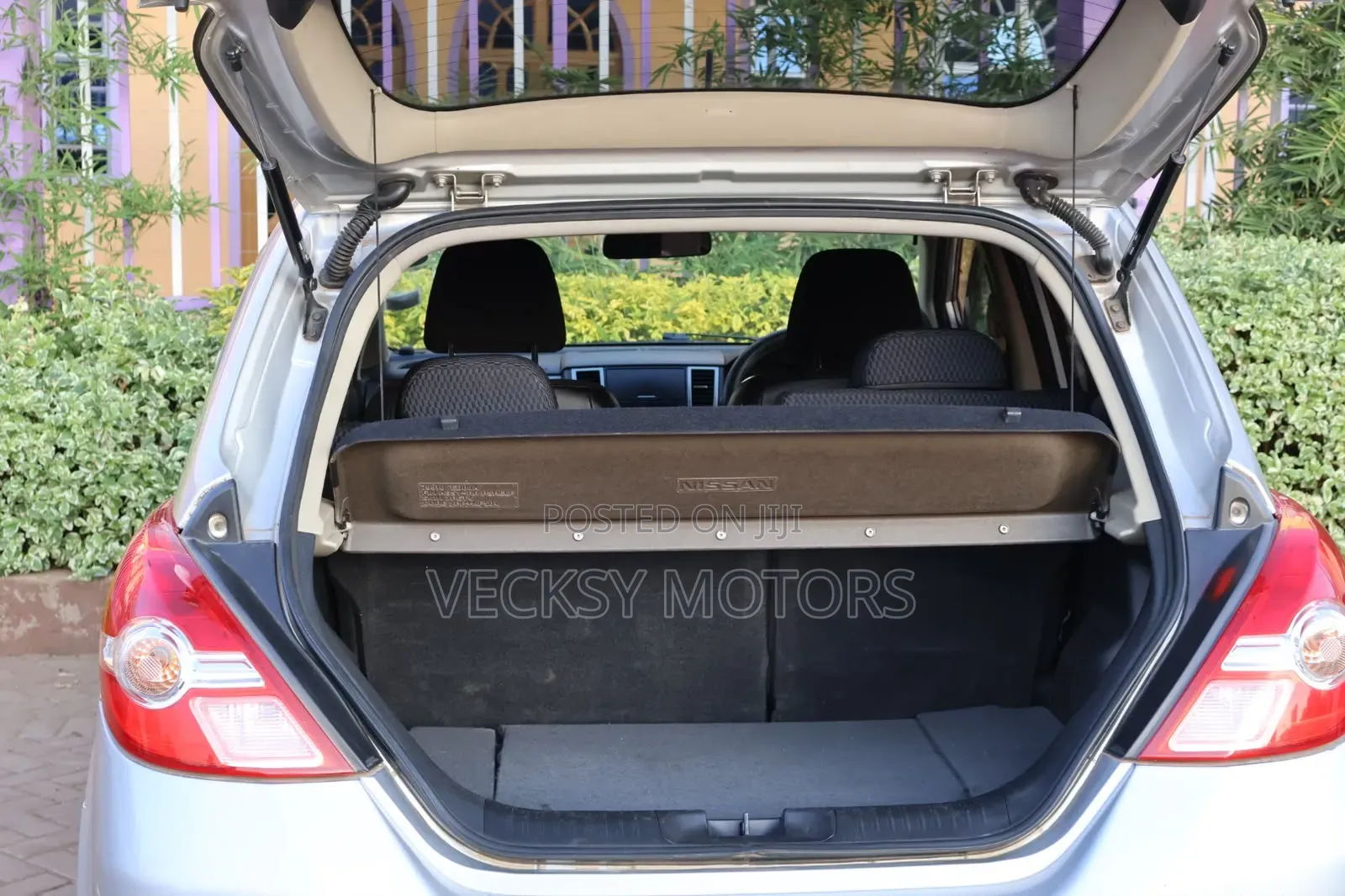 Nissan Tiida 2008 Silver