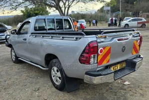 Toyota Hilux 2019 Silver
