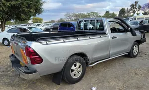 Toyota Hilux 2019 Silver