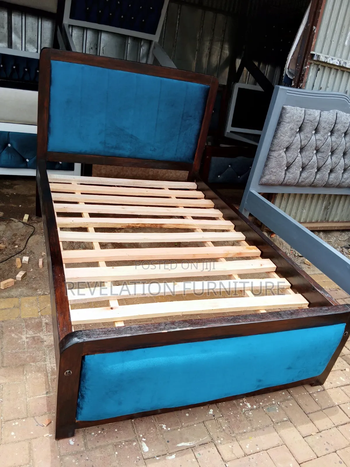 Nice Curved 5x6 Mocket Bed